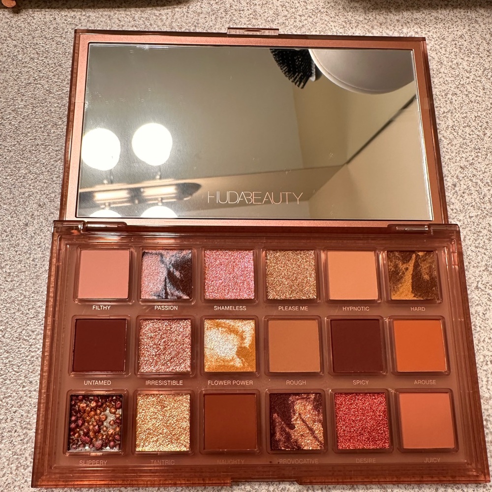 Huda Beauty Eyeshadow Palette - Rich Browns and Golds